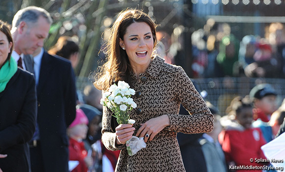 Kate wears Orla Kiely bird print dress for The Art Room charity visit