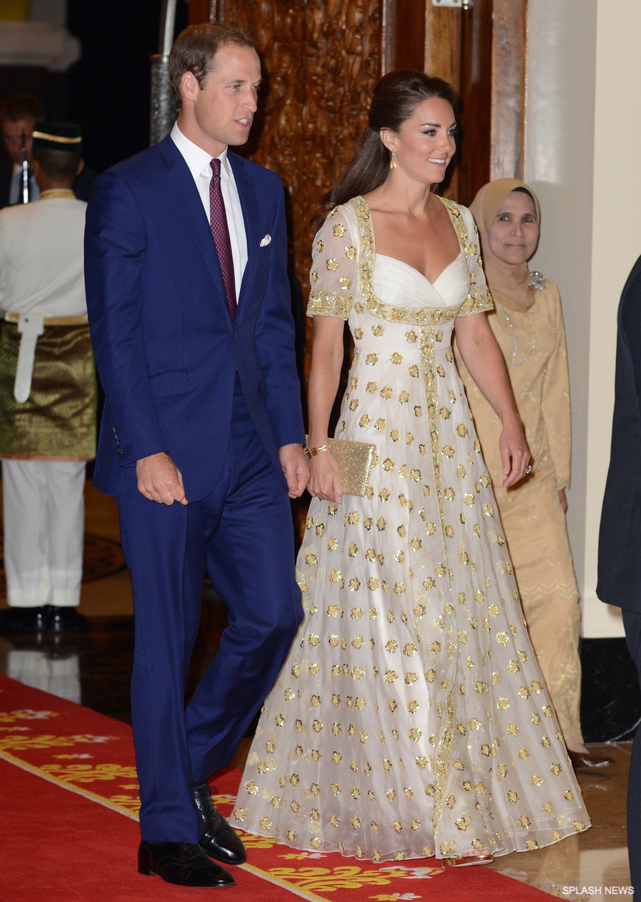 Kate Middleton wears white and gold Alexander McQueen gown at state dinner in Malaysia (Jubilee Tour 2012)