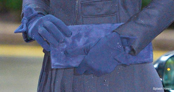 blue gloves