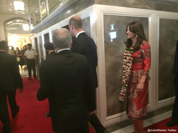 Kate wears floral garlands at the Taj Palace