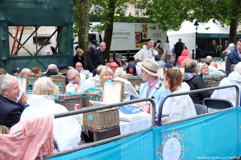 Guests eat a picnic on The Mall for The Patron's Lunch