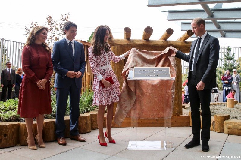 William and Kate unveiled a plaque for the Edith Lando playground, marking its official opening.