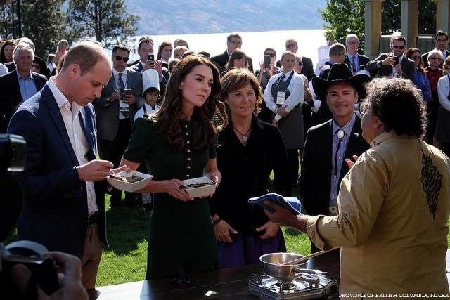 06-taste-bc-kate-middleton-green-dress