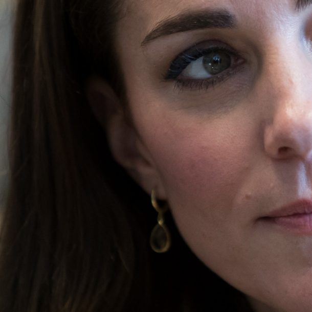 Kate wearing her citrine drop earrings
