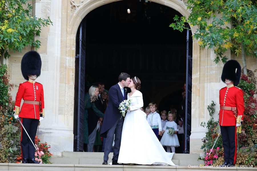 Princess Eugenie and Jack kissing at the Royal Wedding