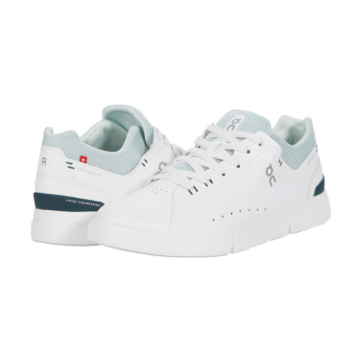 On ‘The Roger Advantage’ Tennis Shoes In White/Juniper