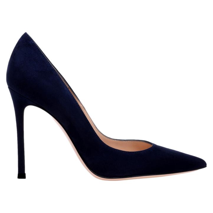 Gianvito Rossi ‘Gianvito 105’ pumps in Navy Suede
