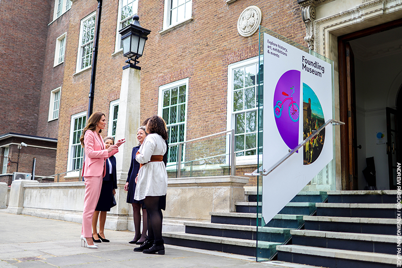 Kate Middleton enters the Foundling Museum. She's wearing a pink suit with pearl accessories.