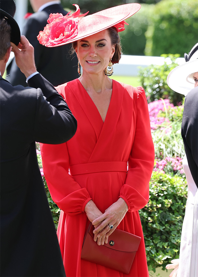 Kate Middleton smiling while holding the Hermès Rio vintage red clutch bag at Royal Ascot