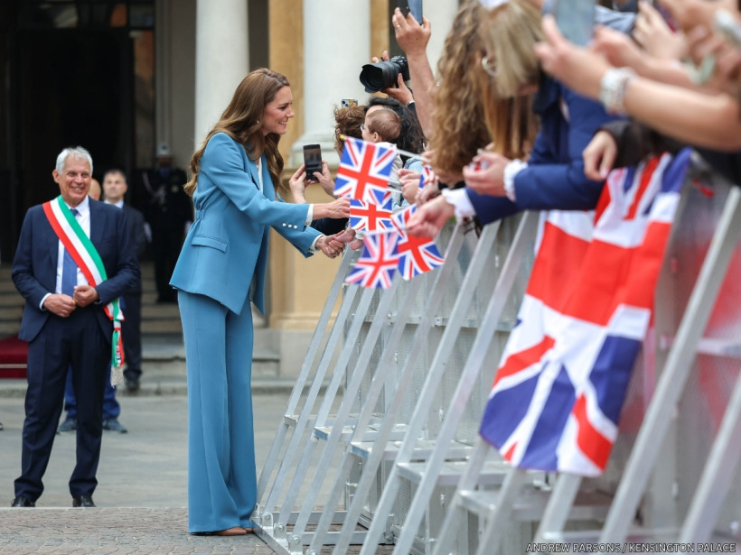 The Princess of Wales meeting members of the public in Reggio Emilia