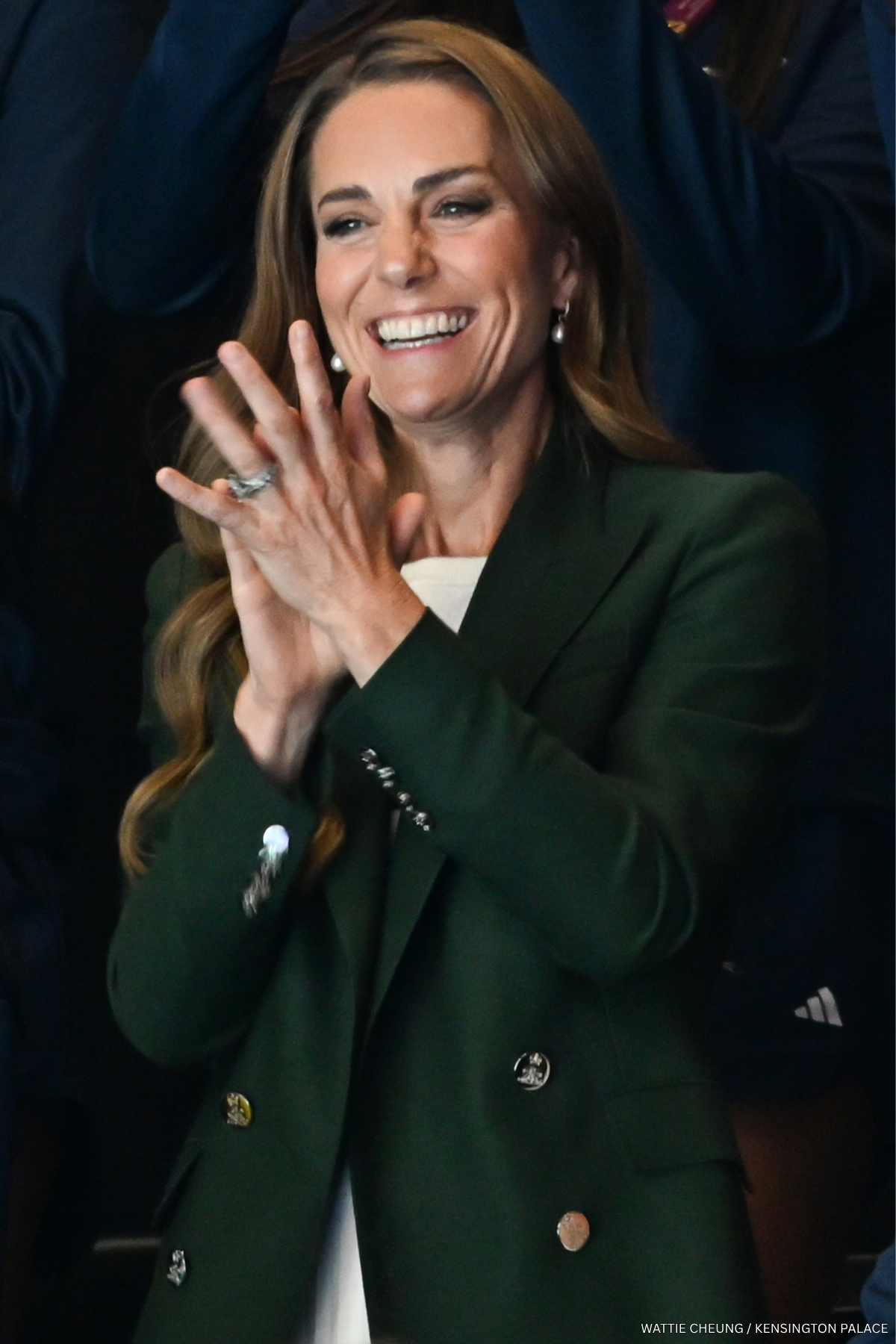 Kate Middleton looks effortlessly chic in sharp blazer & summer stripes at the Commonwealth Games