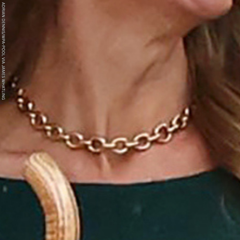 Kate Middleton wearing the Laura Lombardi 'Portrait' chunky gold chain necklace