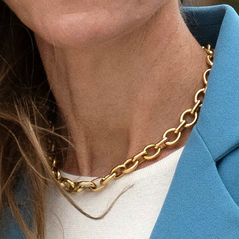 Kate Middleton wearing the Laura Lombardi 'Portrait' gold chain necklace